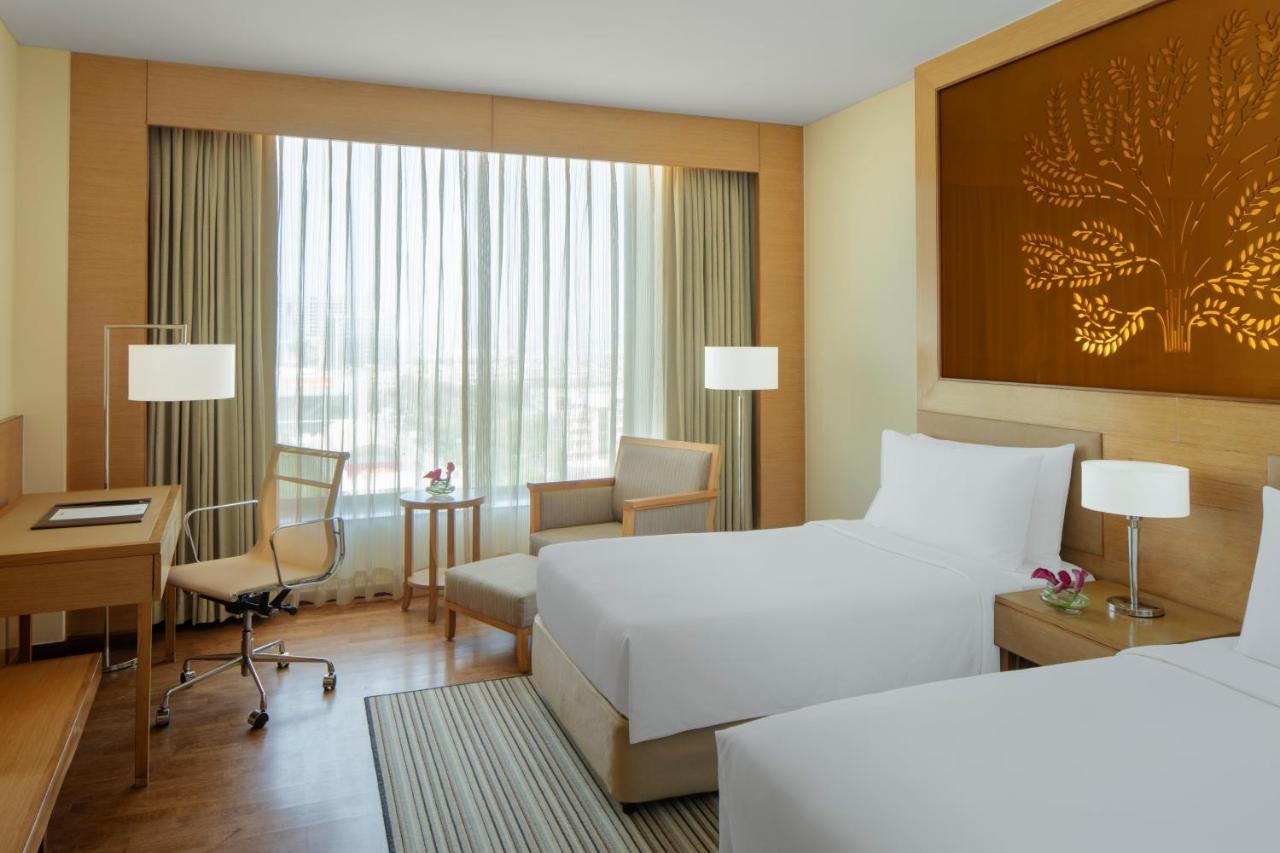 Radisson Blu Hotel New Delhi Dwarka Buitenkant foto