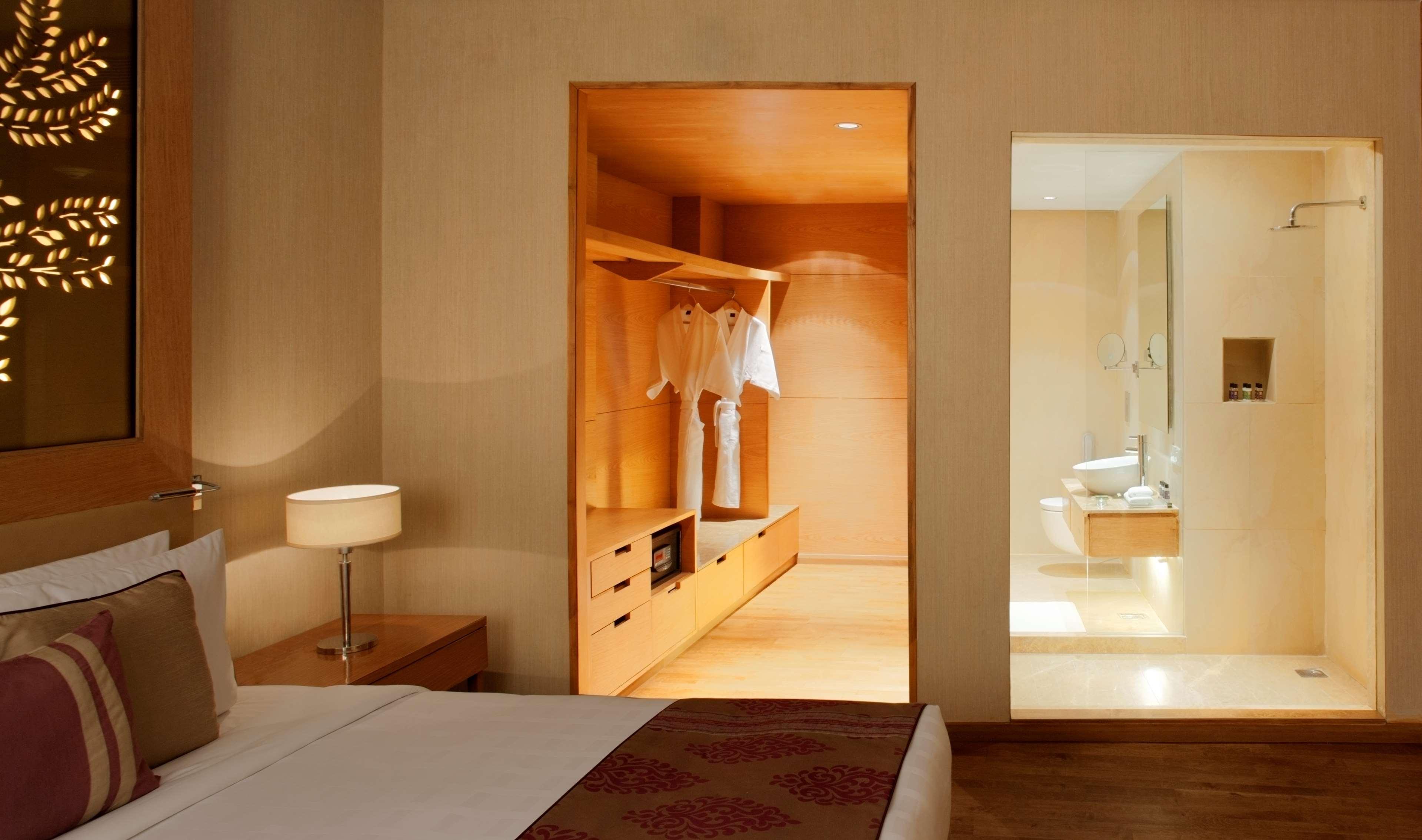 Radisson Blu Hotel New Delhi Dwarka Kamer foto A room at the hotel