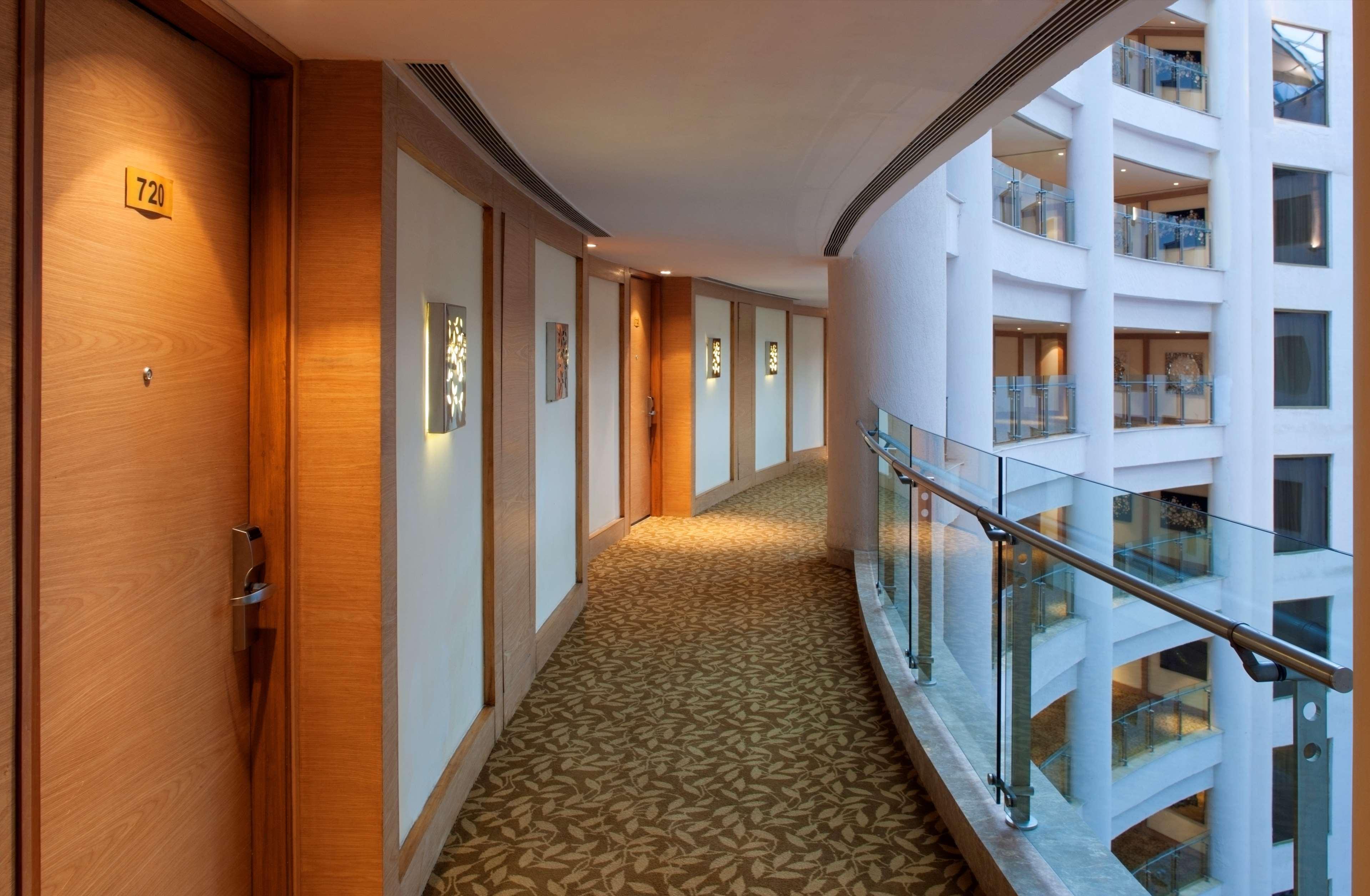 Radisson Blu Hotel New Delhi Dwarka Interieur foto A corridor