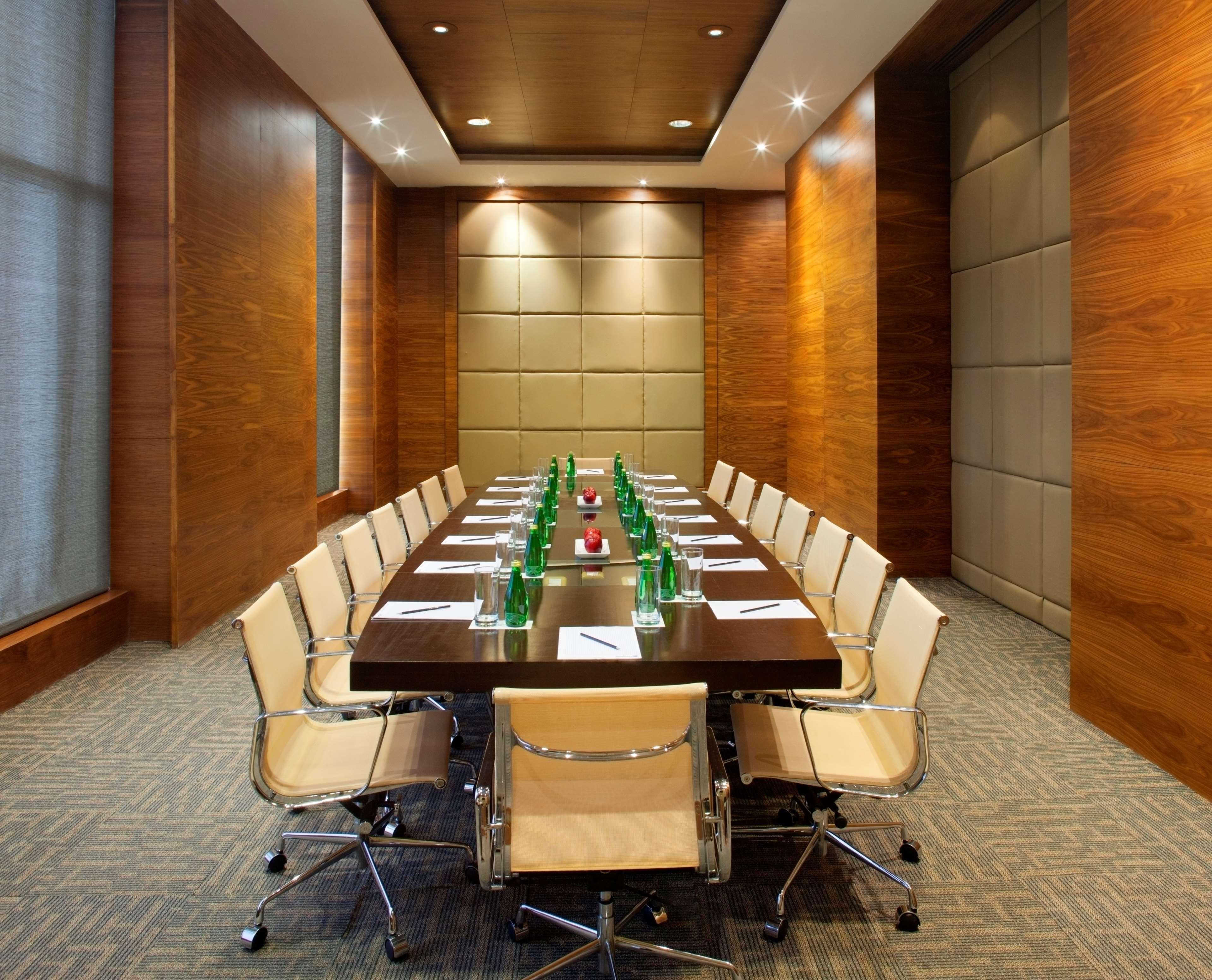 Radisson Blu Hotel New Delhi Dwarka Buitenkant foto Meeting room