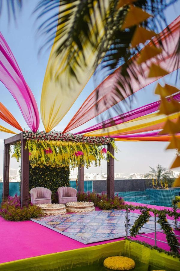 Radisson Blu Hotel New Delhi Dwarka Buitenkant foto A mandap decorated with colourful fabrics