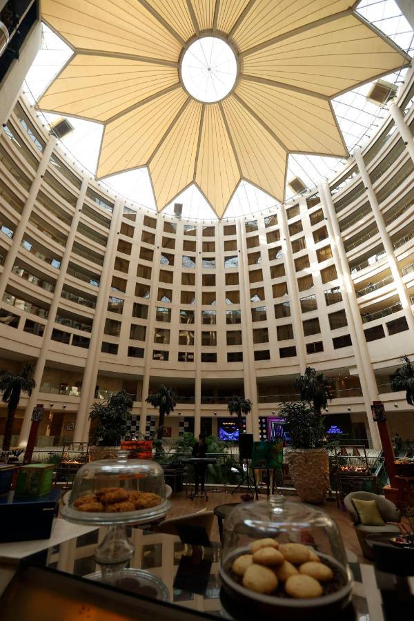 Radisson Blu Hotel New Delhi Dwarka Buitenkant foto The interior of the hotel