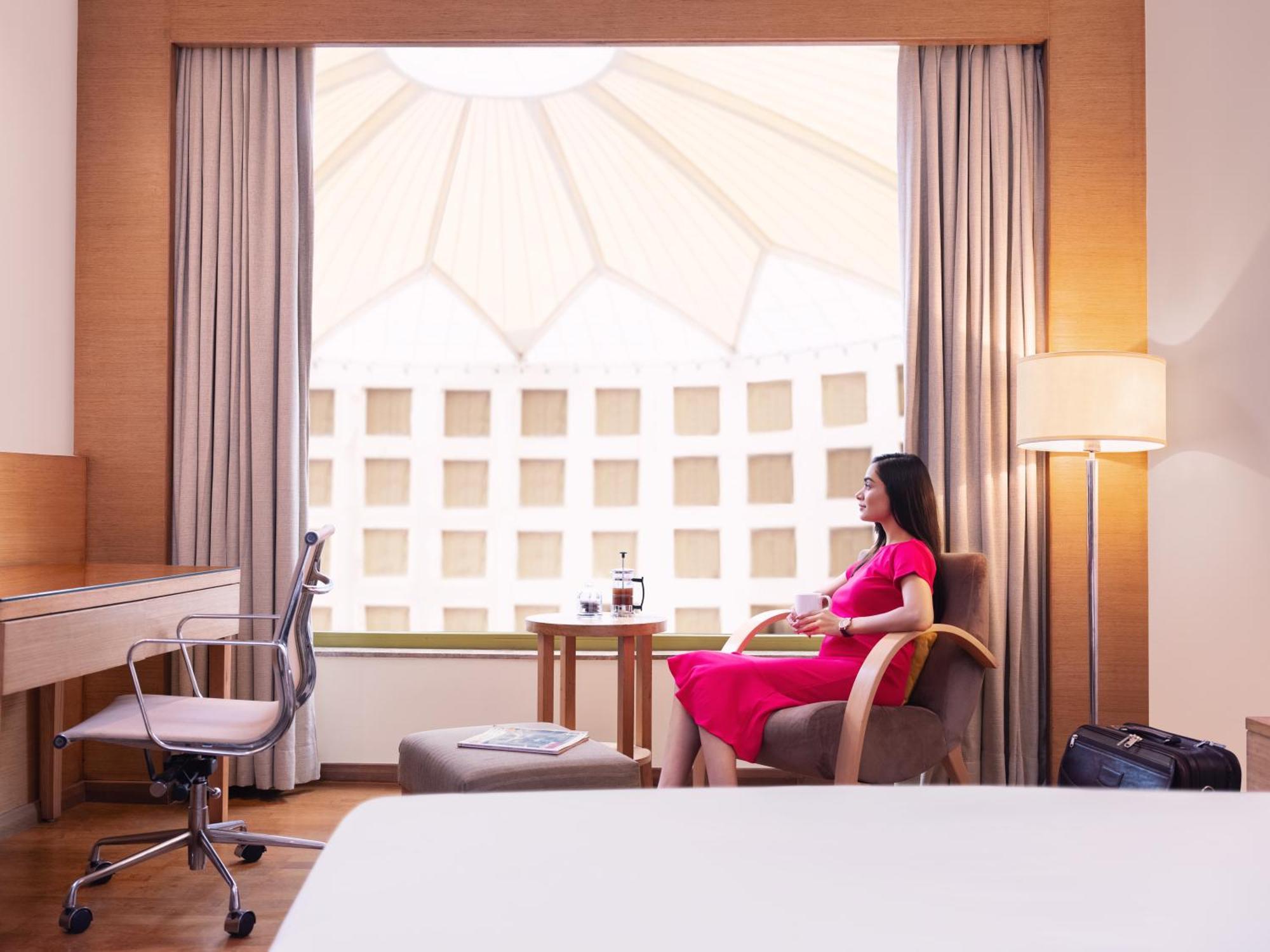 Radisson Blu Hotel New Delhi Dwarka Buitenkant foto A room at the hotel
