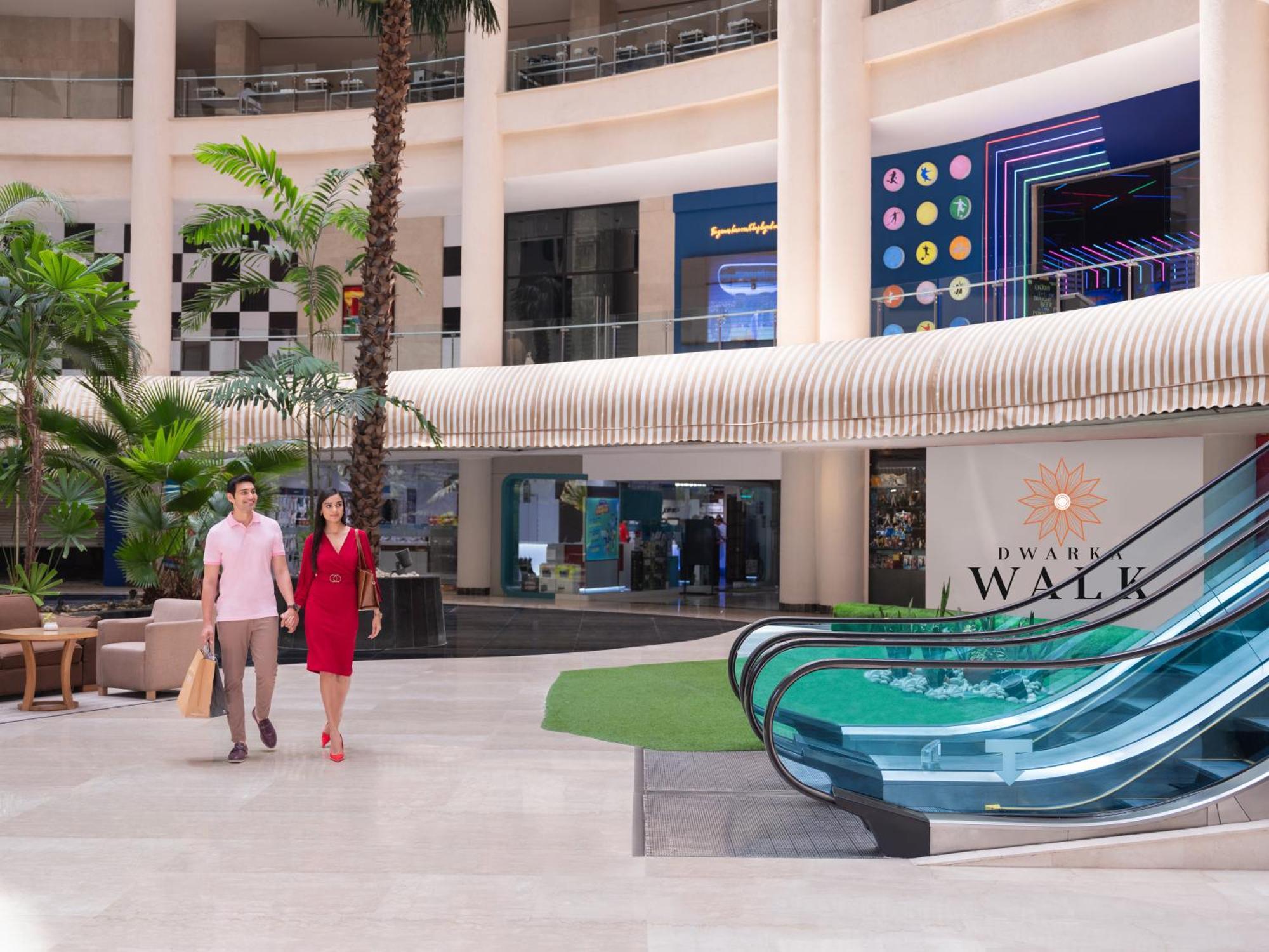 Radisson Blu Hotel New Delhi Dwarka Buitenkant foto The Walk