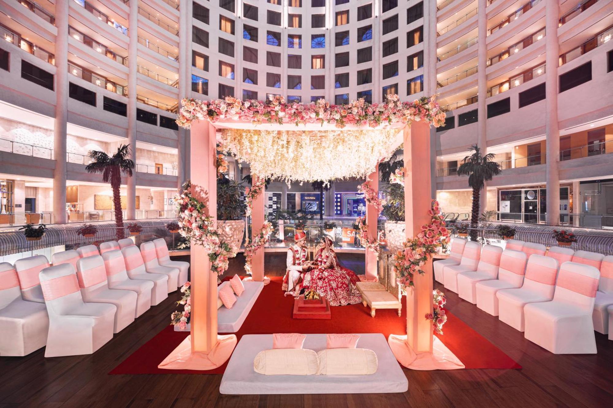 Radisson Blu Hotel New Delhi Dwarka Buitenkant foto The Grand Ballroom