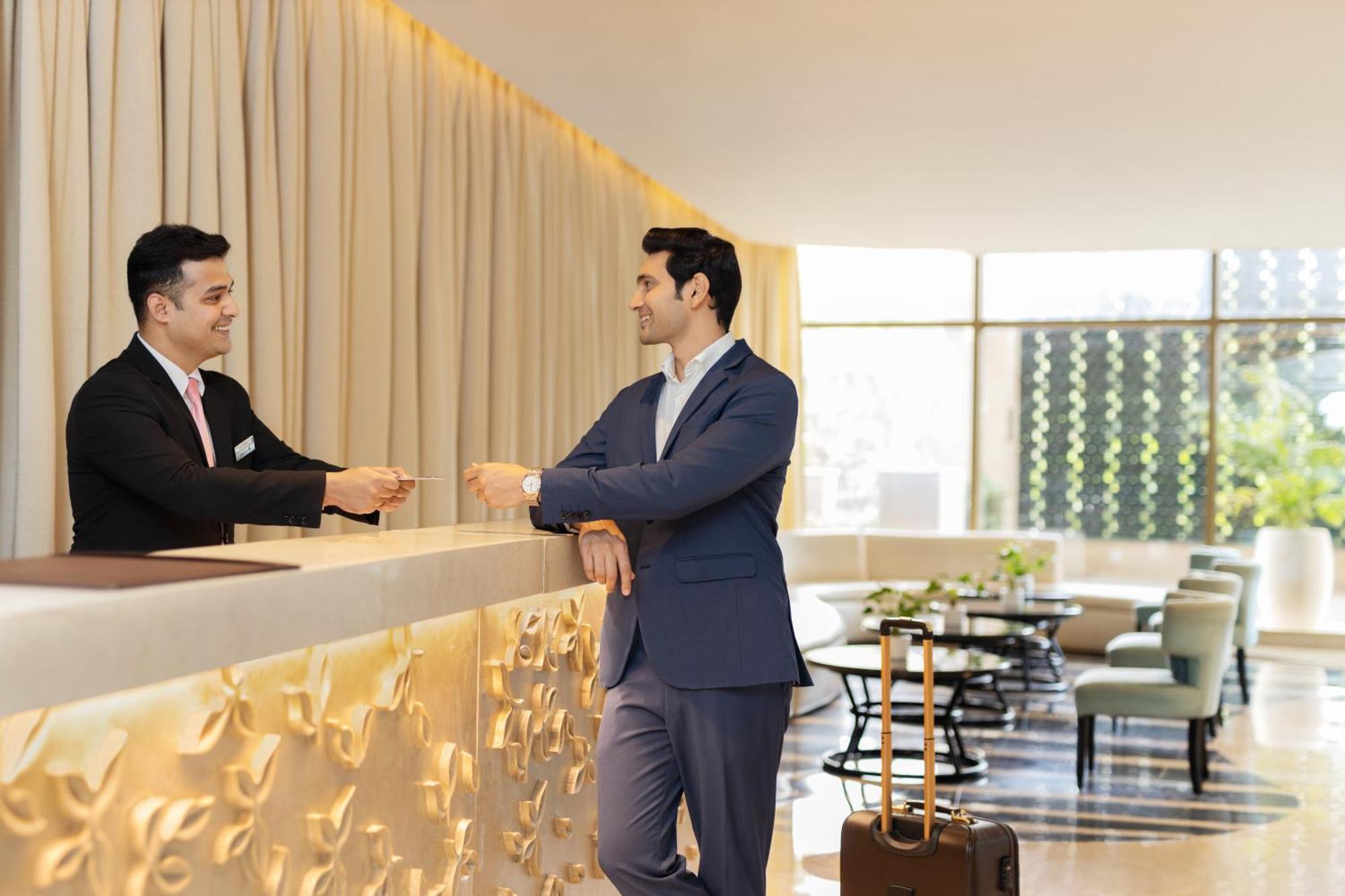 Radisson Blu Hotel New Delhi Dwarka Buitenkant foto A guest checking in at a hotel