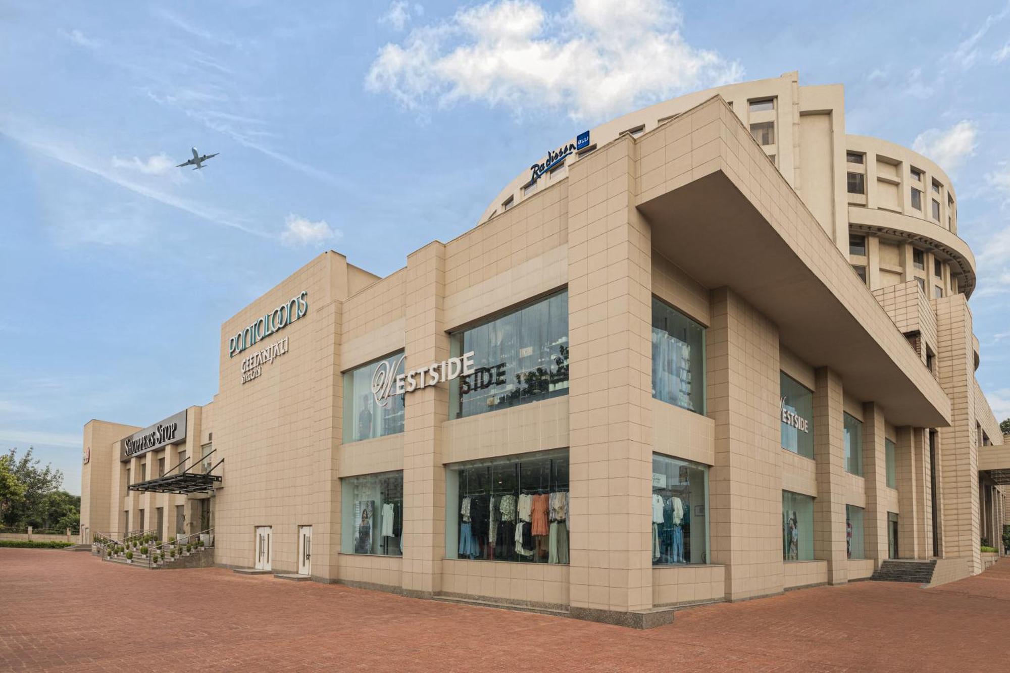Radisson Blu Hotel New Delhi Dwarka Buitenkant foto Westside, a lifestyle retail store in India