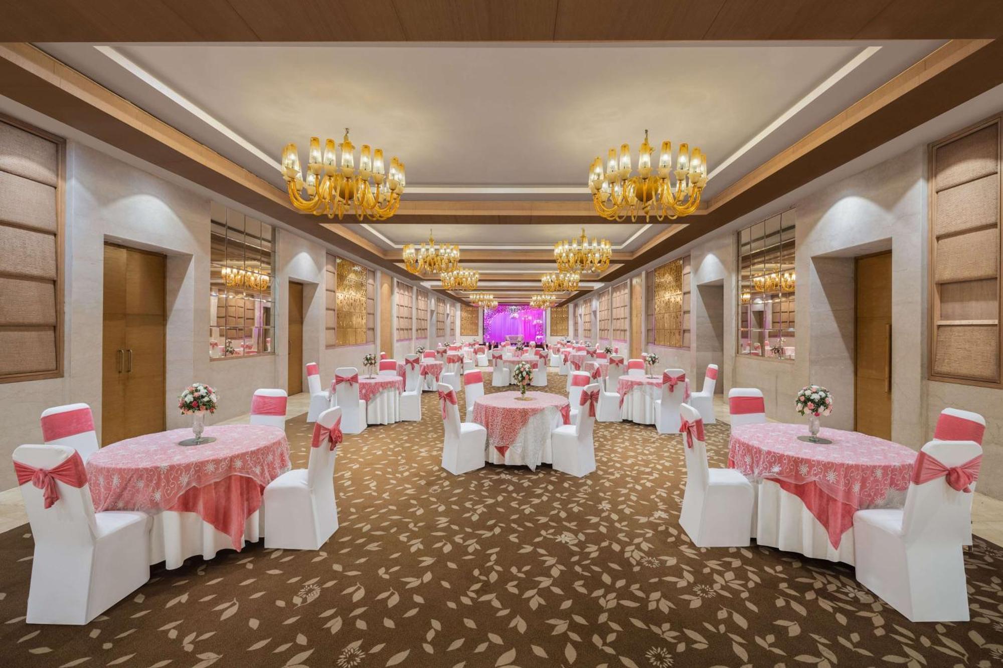 Radisson Blu Hotel New Delhi Dwarka Buitenkant foto The Grand Ballroom
