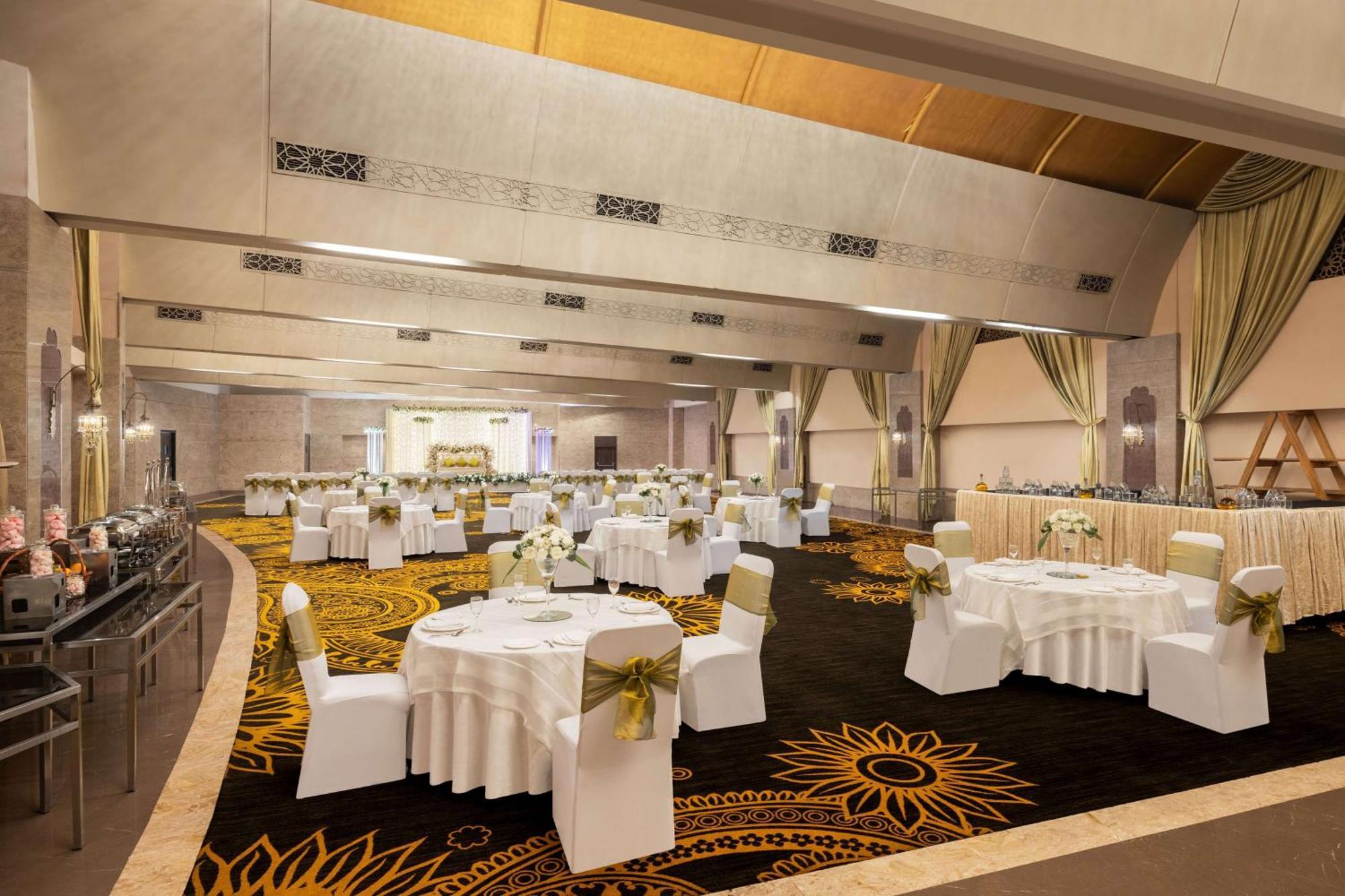 Radisson Blu Hotel New Delhi Dwarka Buitenkant foto The Grand Ballroom