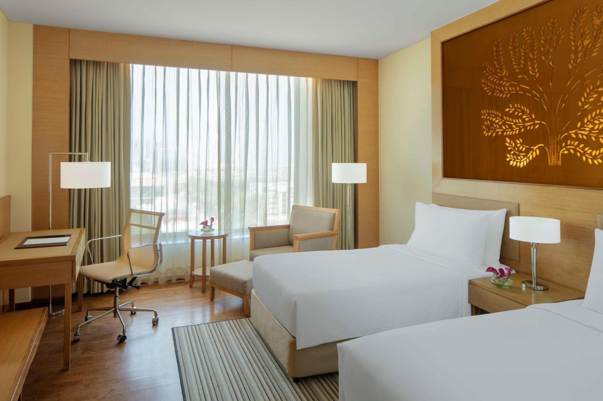 Radisson Blu Hotel New Delhi Dwarka Buitenkant foto Deluxe Room