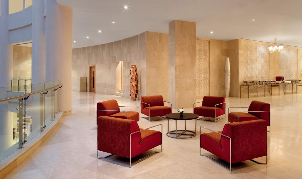 Radisson Blu Hotel New Delhi Dwarka Buitenkant foto The interior of the hotel
