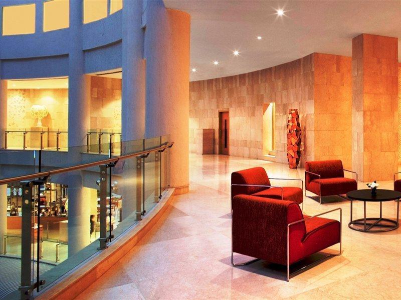 Radisson Blu Hotel New Delhi Dwarka Buitenkant foto Lobby